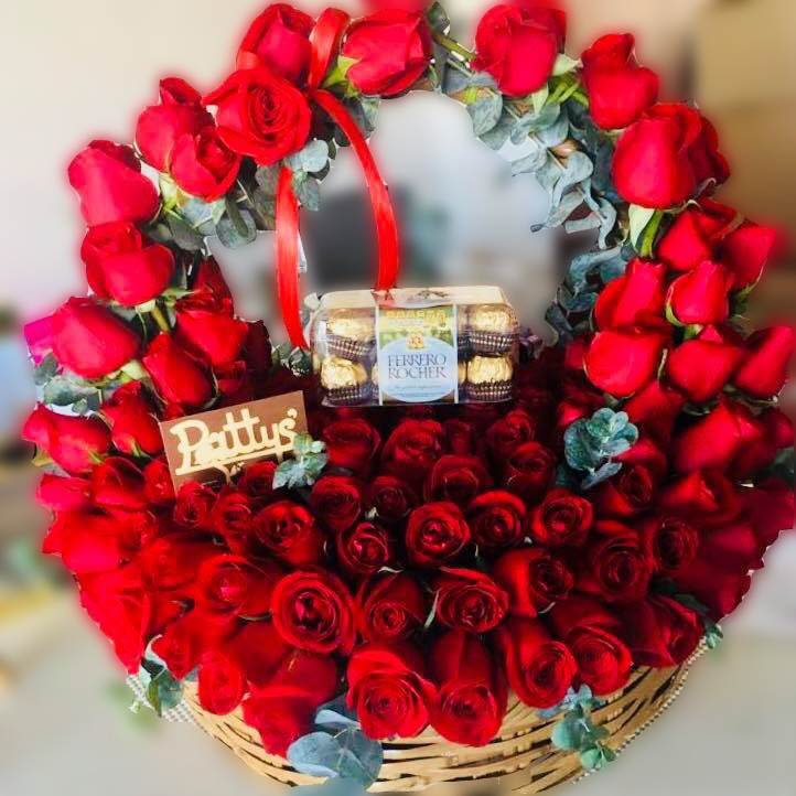 Canasta de 100 rosas y chocolates - Pattys Flores y Regalos